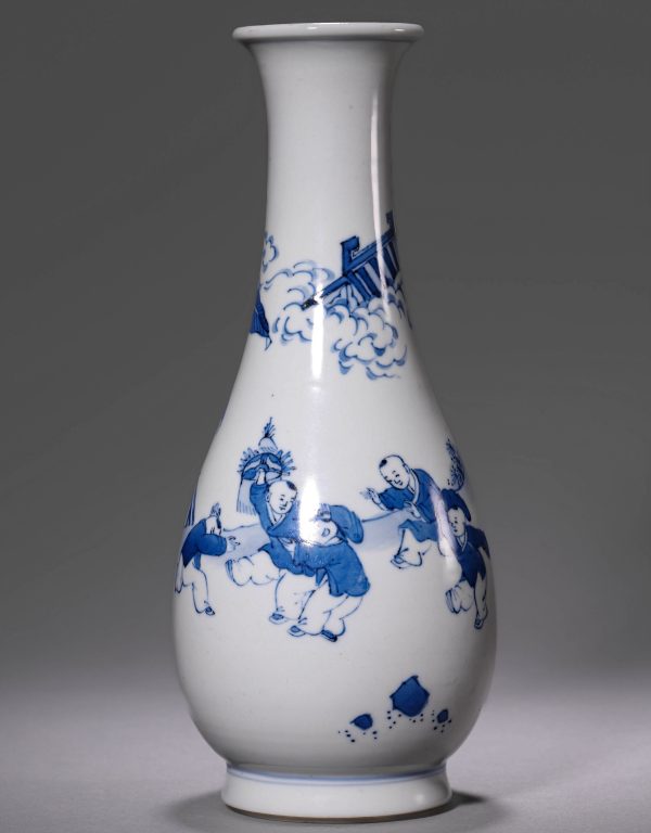3136：A Blue and White Vase with Boys Playing Design