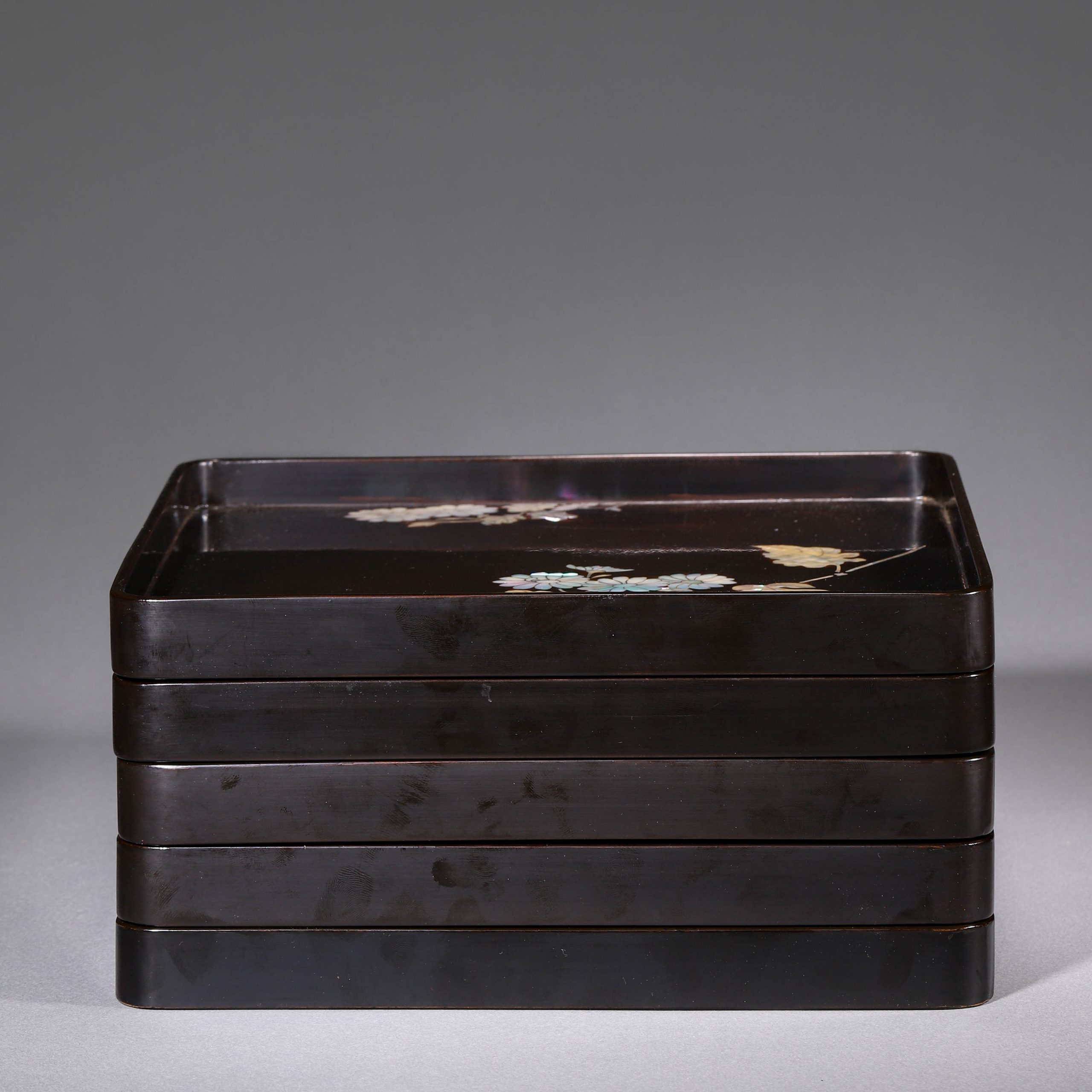 3001:A Set of Five Lacquer and Mother-of-Pearl Inlaid Plates