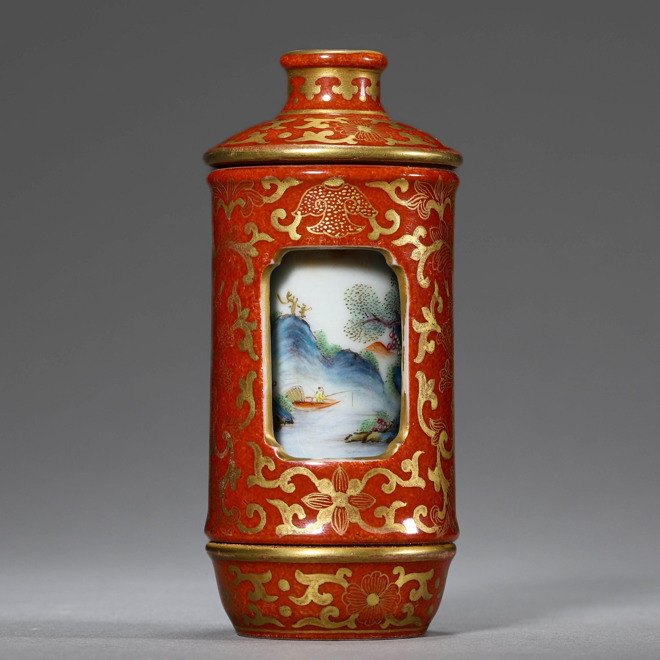 3336:Qing Dynasty Qianlong Period Red Glaze and Gold-Decorated Lotus Pond Landscape Snuff Bottle