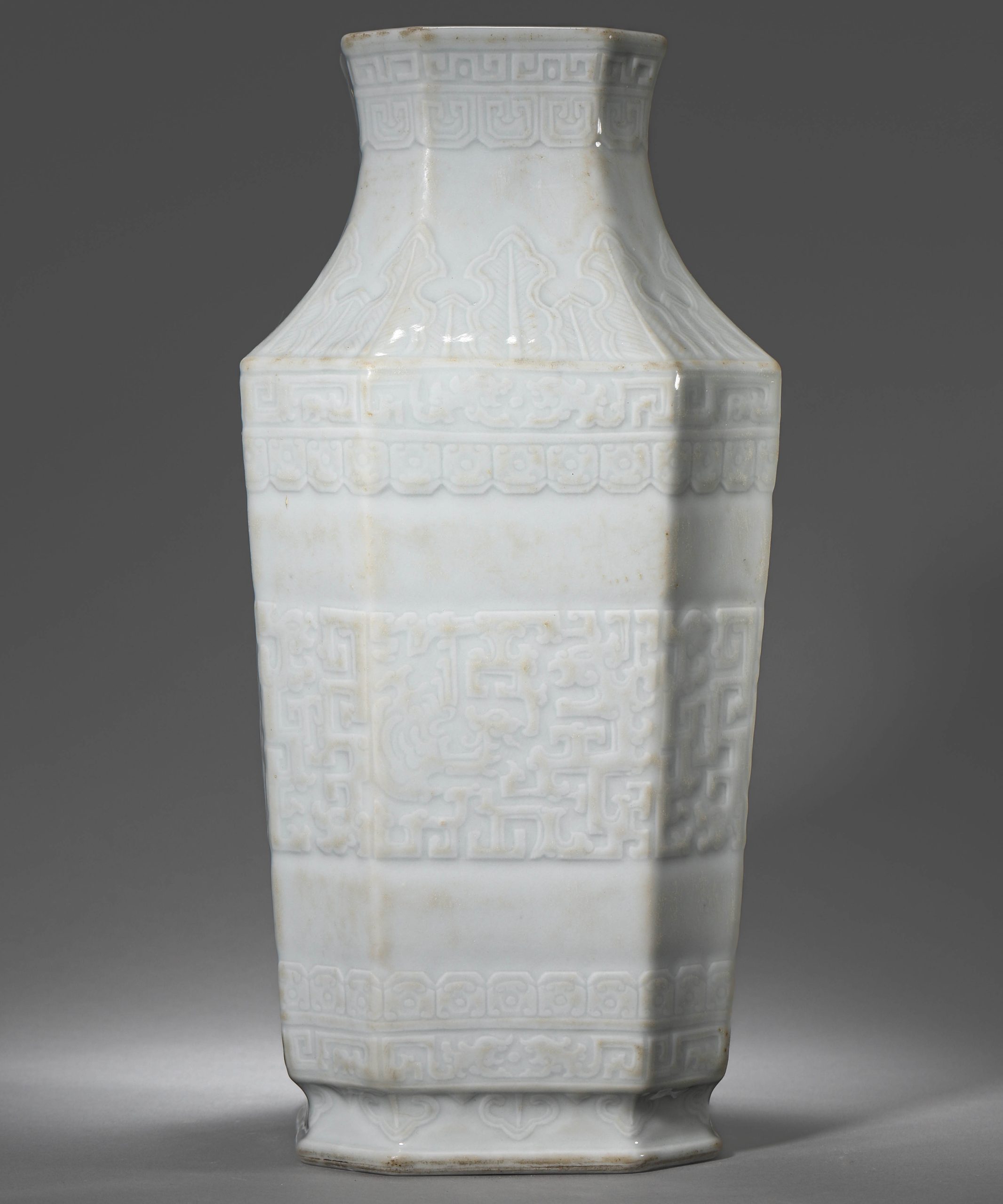 3340:Qing Dynasty Qianlong Period White Glazed Eighth-Sided Vessel with Incised Kui Dragon Design