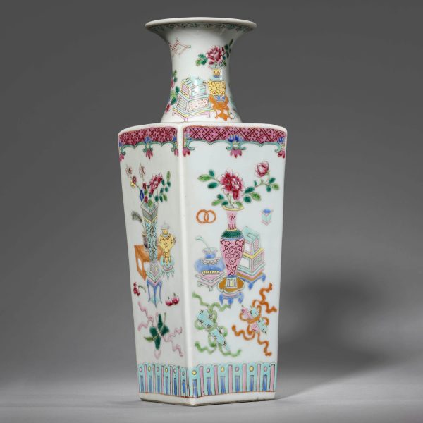 Wucai Vase with Antiquities Pattern, Drilled Base