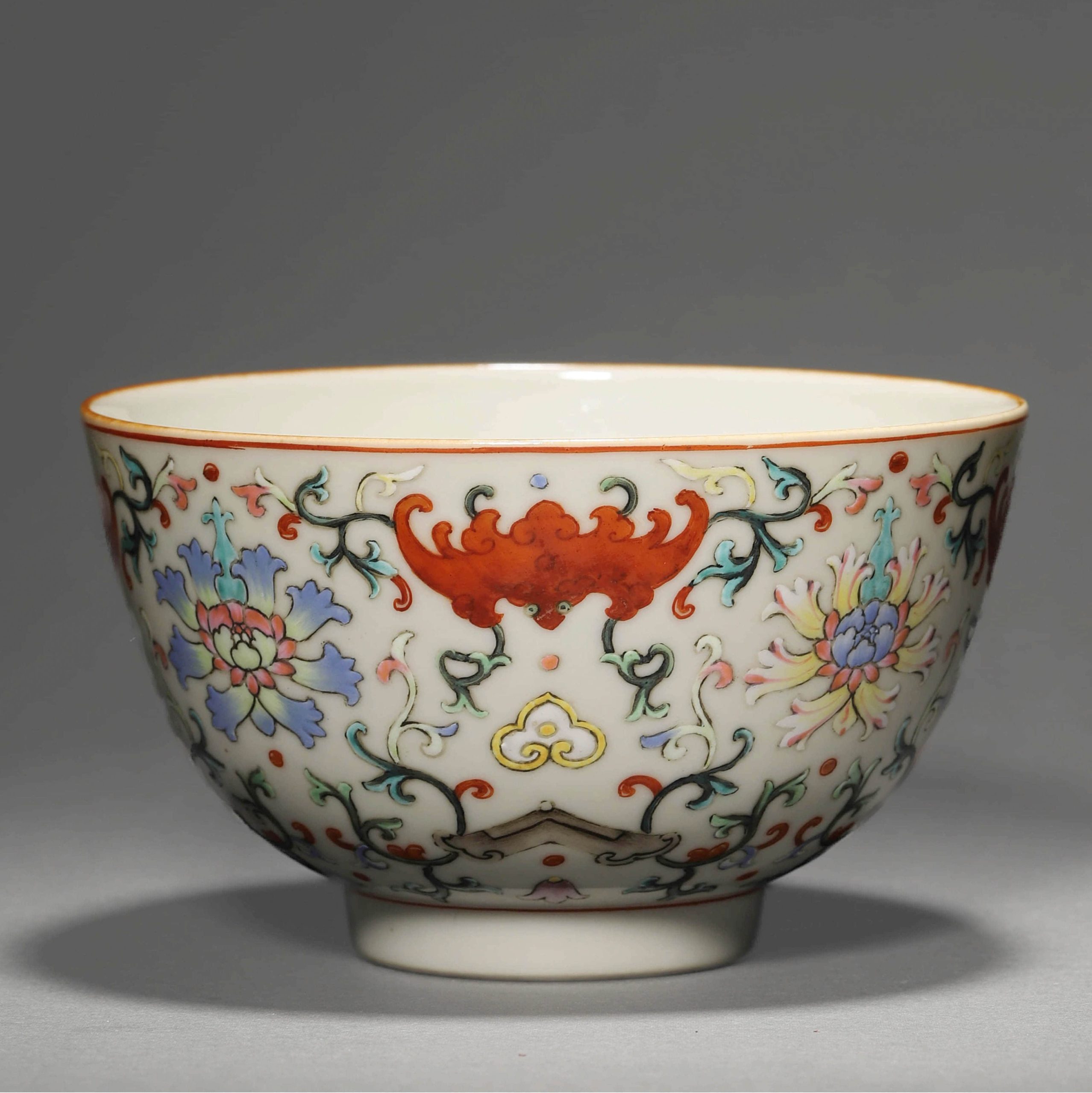 Caihua Tang Famille Rose Bowl with Entwined Branches and Floral Design