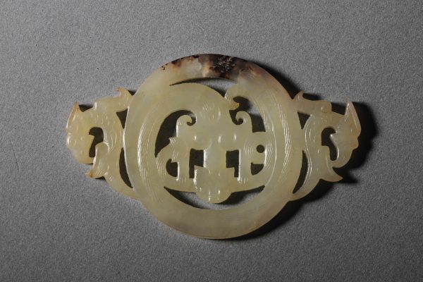 4015:A Chinese carved jade plaque with chih tiger pattern.
