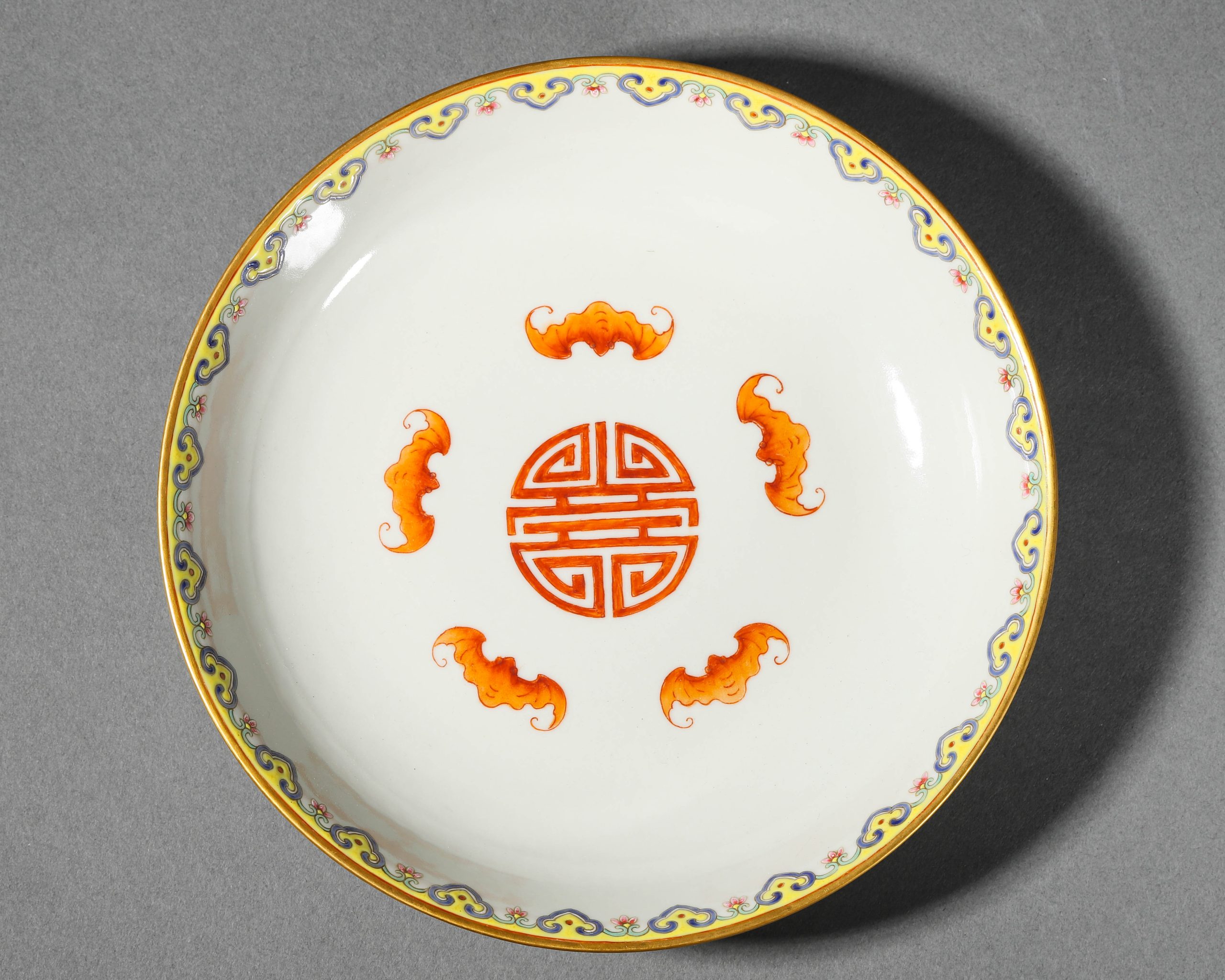 4041:A Chinese famille rose plate with the "Five Blessings" motif, Qing Dynasty, Jiaqing period.