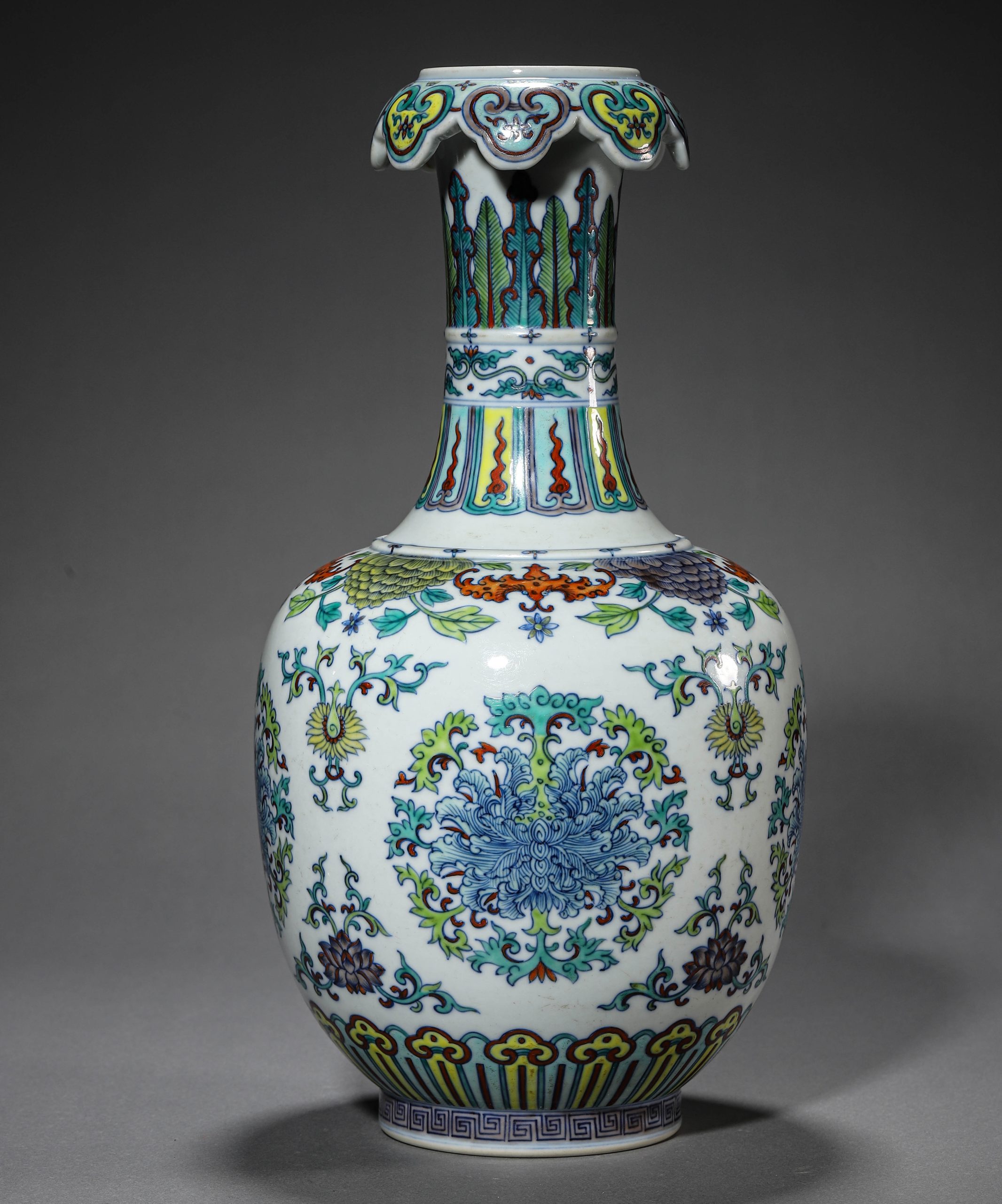 A CHINESE DOUCAI FLORAL VASE, MARKED "DA QING QIANLONG NIAN ZHI," POSSIBLY QING DYNASTY, 18TH CENTURY.