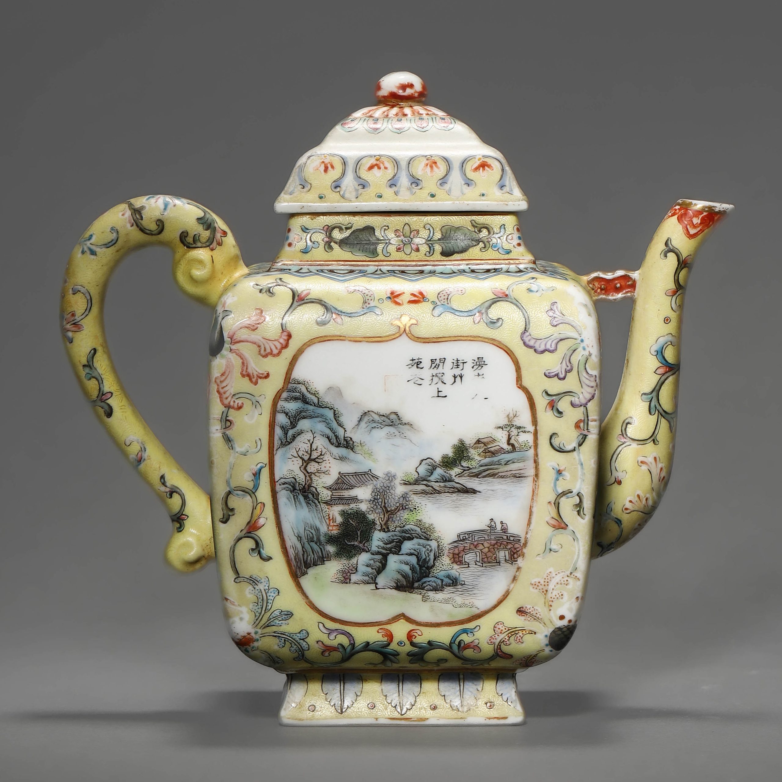 A CHINESE FAMILLE ROSE TEAPOT, POSSIBLY QING DYNASTY, 18TH–19TH CENTURY.