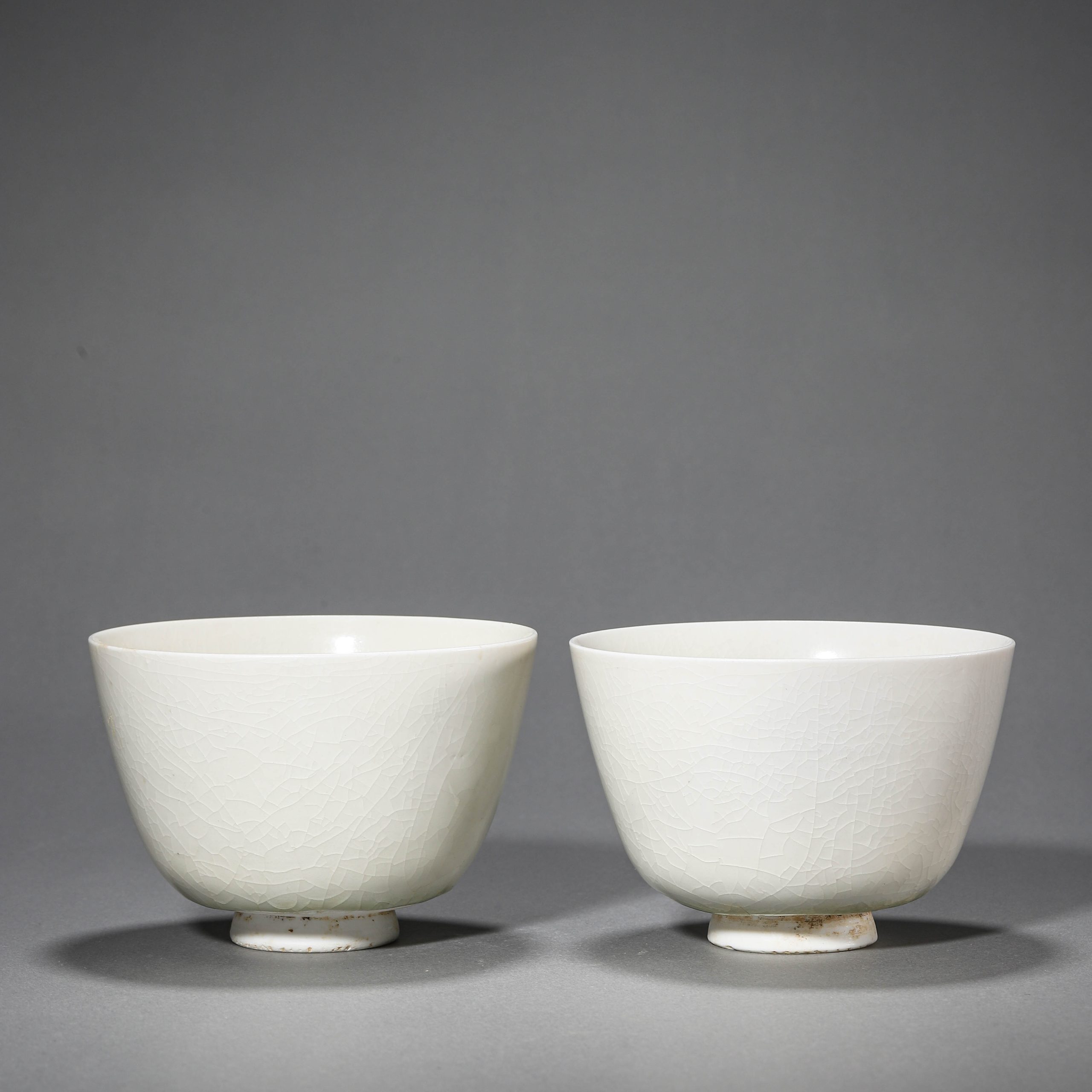 A PAIR OF CHINESE EARLIER SONG DYNASTY WHITE-GLAZED BOWLS, POSSIBLY 10TH CENTURY OR EARLIER.
