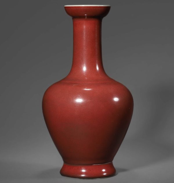 A CHINESE RED-GLAZED VASE, POSSIBLY QING DYNASTY.